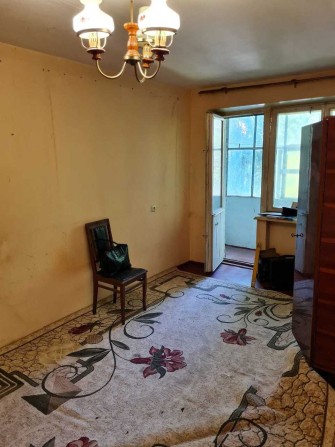 Продам 1 кімн. квартиру на Молодіжному . 3/5 цегл. 13500 - фото 1
