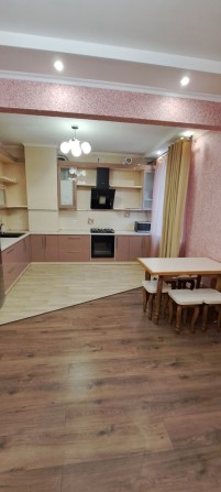 Продаж 2х кім. сталінки, вул.Костенко б.4 , 97 квартал - фото 1