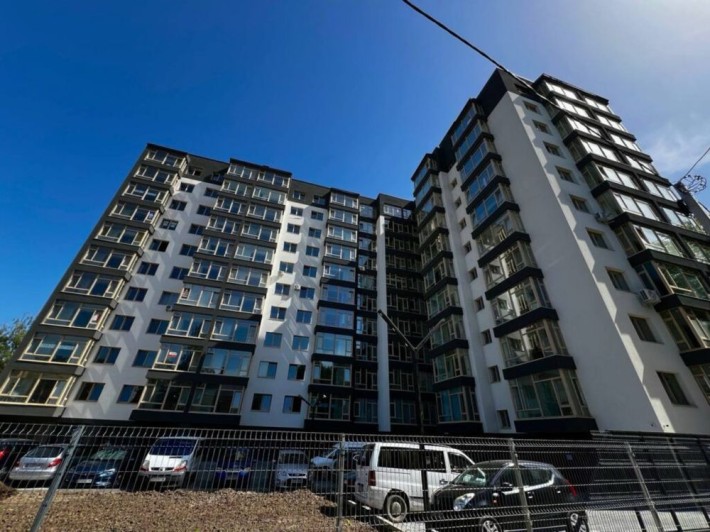 Продам 1 км велику квартиру біля Парку та озера - фото 1