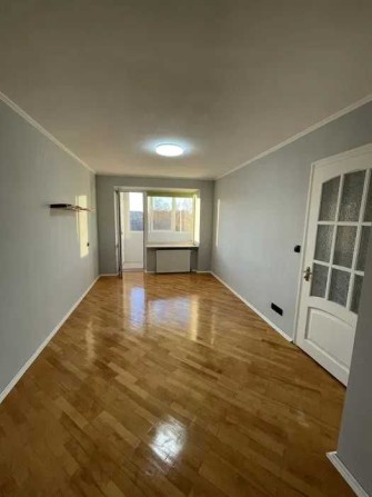 Простора 3-кімнатна квартира біля Велмарту 60м2 - фото 1