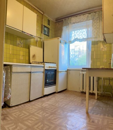 1-но Чарівна,3, 2/9, кімната- 18 м2; не кутова - фото 1