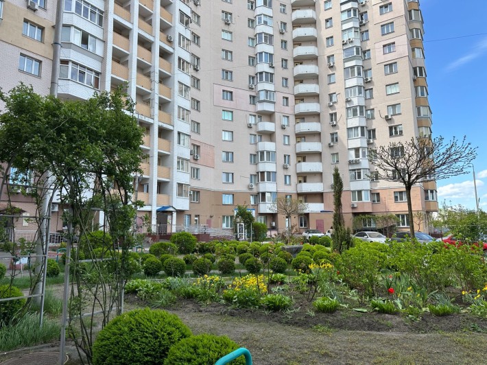 Житлова квартира в центрі Бучі. ЖК Київміськбуд! Без комісії з покупця - фото 1