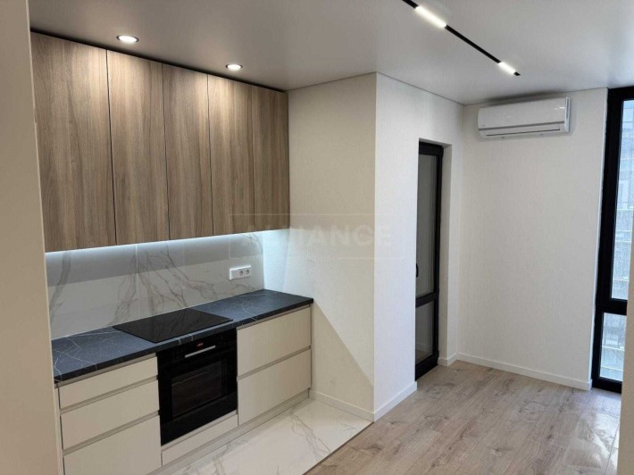Продам ЯКІСНУ 2 кім. квартиру з РЕМОНТОМ  в ЖК Manhattan - фото 1