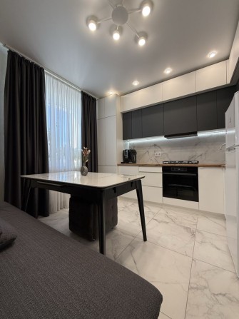 Продам 1 кім. квартиру з ремонтом - фото 1