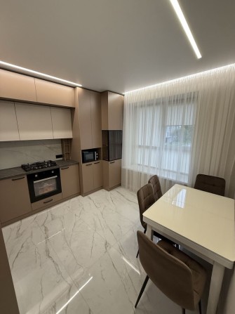 Продаж квартири з сучасним ремонтом - фото 1