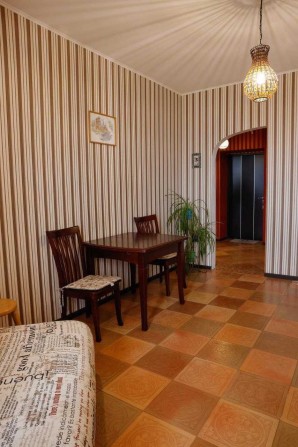 Продаж 1К квартири з ПРОСТОРОЮ кухнею в ЦЕНТРІ Бучі, оформлення 2% - фото 1