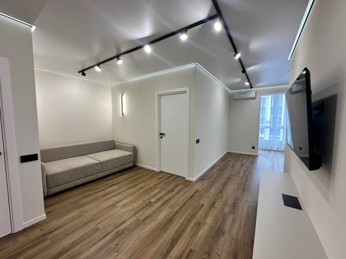 Продам 2 кімнатну квартиру з функцією 3 кімнатної в центрі міста. - фото 1