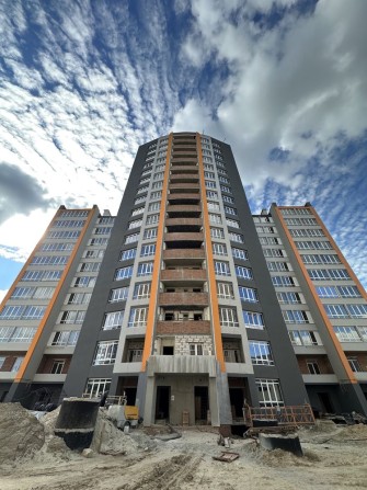 Продам 2-х-3-х комнатную квартиру - фото 1
