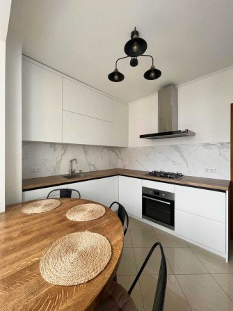 Продам 2 кімнатну квартиру В Центрі - фото 1