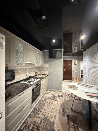 Продам 3-комнатную квартиру на 95-м квартале - фото 1