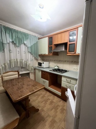 Здам 2-кімнатну квартиру неподалік центру на тривалий термін - фото 1