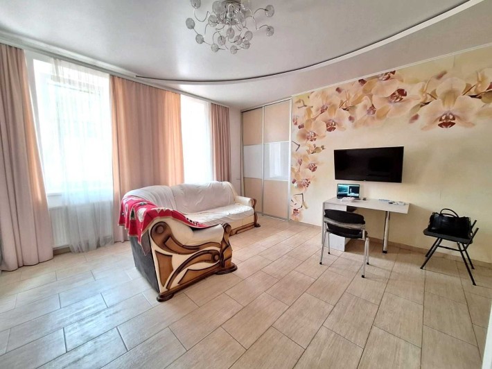 Продаж 1к квартири 41 кв. м на вул. Ділова - фото 1