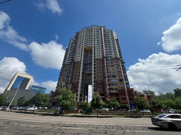 Продам 2 кімнатну в ЖК бізнес класу вул. Соломянська 15а - фото 1