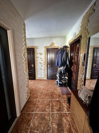 Продам 2-х кімнатну квартиру по вул. Київська - фото 1