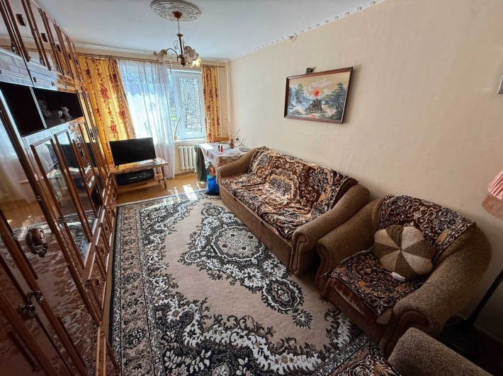 2 кімнатна в цегляному будинку, середній поверх, м-н Алмазний - фото 1