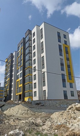 Продаж 2 кімнатна квартира + велика кухня студія - фото 1