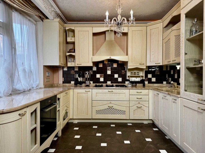 Продам 4К Чорновола 44, 121м2, ремонт, меблі і техніка - фото 1