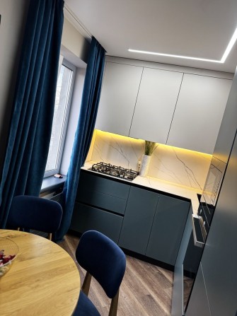 Продам квартиру з сучасним ремонтом - фото 1
