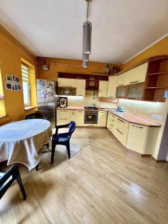 Простора 2-кімнатна квартира в новобудові з ремонтом, 82 м. кв. - фото 1
