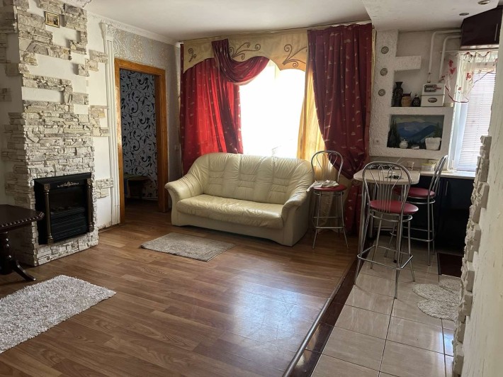 Здам 3 кімнатну квартиру в центрі Міжгір'я - фото 1