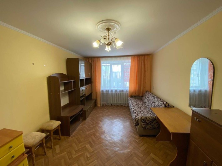 Терміновий продаж кімнати в гуртожитку біля ТРЦ Метро - фото 1