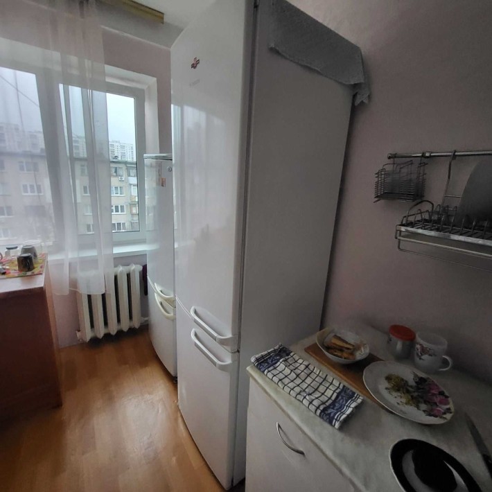 Кімната в комунальній квартирі 10 м.кв біля метро Дарниця - фото 1