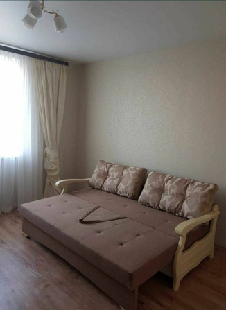 Срочно сдам 1 ком квартиру 2й этаж на 7м небе - фото 1