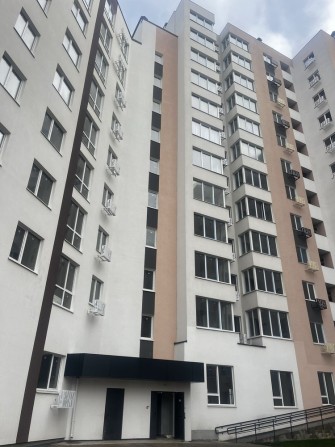 Простора 1-кімнатна квартира - фото 1
