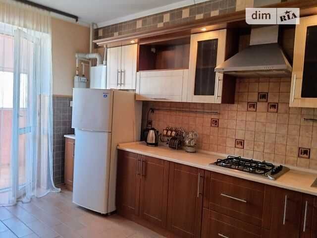 1-кімнатна квартира на Подолі, 50 м², з ремонтом та котлом - фото 1