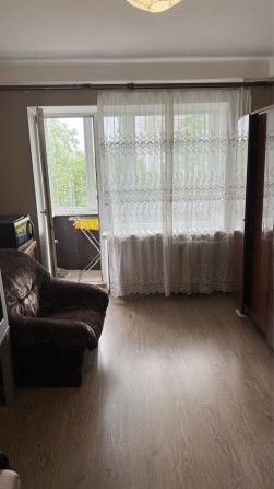 Продаж однієі кімнати у квартирі. Деталі в описі. - фото 1