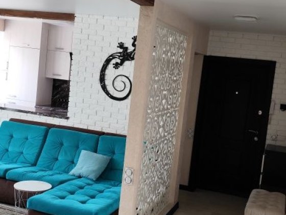 Продам 4-х комнату квартиру на площади победы