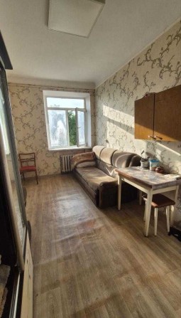 Продам 1к. гостинку в пешей доступности от м. ХТЗ - фото 1