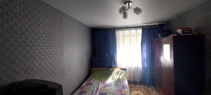 Комната в коммуне  12.6кв.м.  Героев Крут. ТОРГ. - фото 1