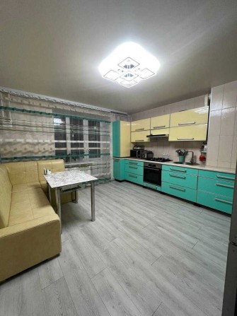 Простора 1-кімнатна квартири з ремонтом. АВТОНОМКА. Цегла. 54 м² - фото 1