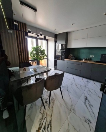 Продаж 3к квартири, з дизайнерський ремонтом - фото 1