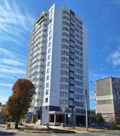 Продам видову двокімнатну квартиру в центрі - фото 1