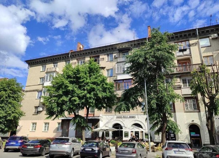 Вільний продаж 2-х кімнатної квартири, 4\5ц, центр, вул.Лазарева - фото 1