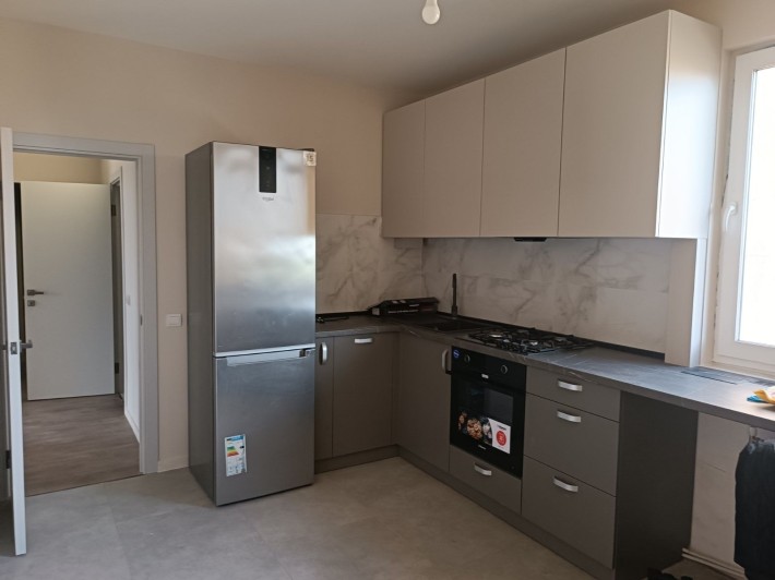 Продам  3х комнатную квартиру с новым  ремонтом. - фото 1
