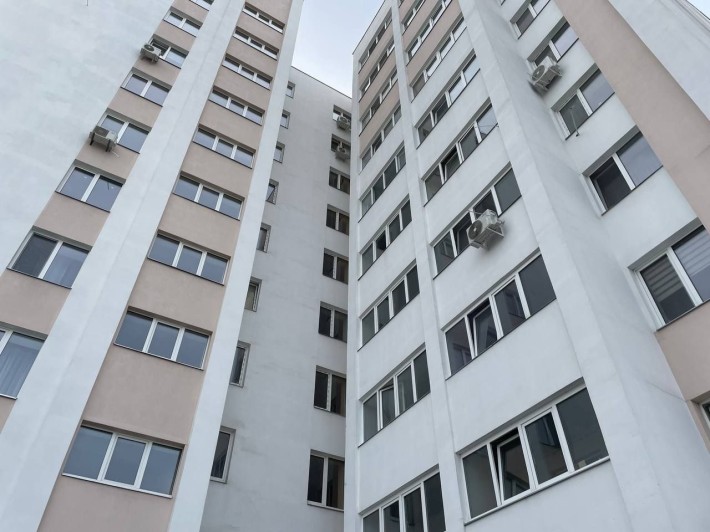 Продаж квартири в новобудові в тихому районі міста - фото 1