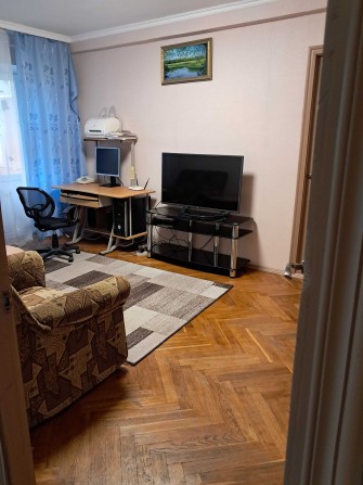 Затишна квартира в гарному стані на Дарницькій плоші - фото 1