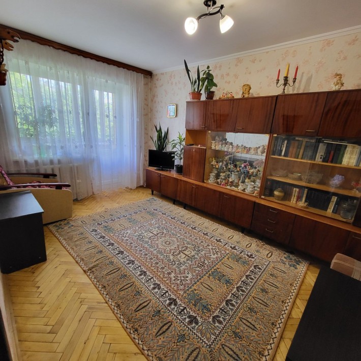 Продається трьох-кімнатна квартира в центрі міста - фото 1
