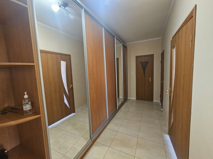 Продається 2 кімнатна в новобудові поблизу центру - фото 1