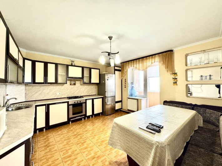 Продаж 2к квартири 74 кв. м на вул. Дубовецька 37 - фото 1