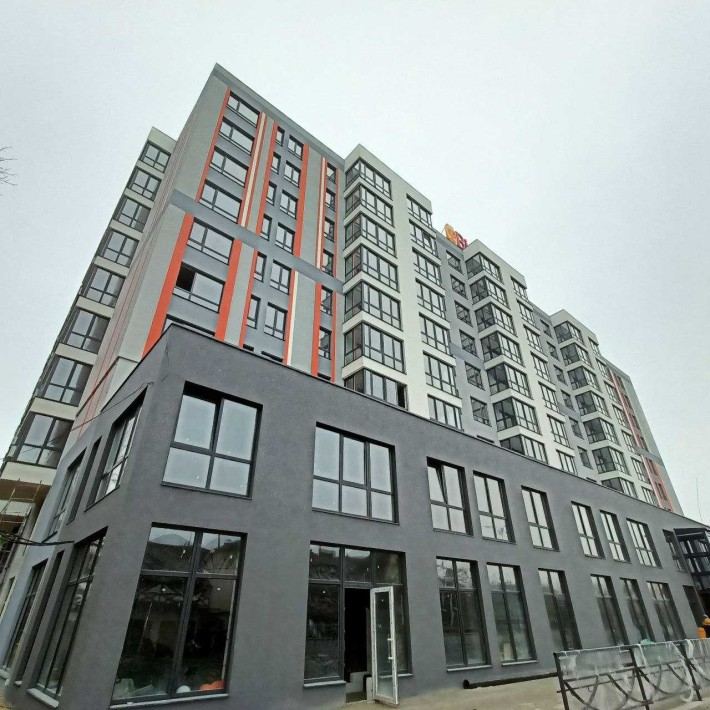 Продаж 1к квартири 52 кв. м на вул. Привокзальна - фото 1