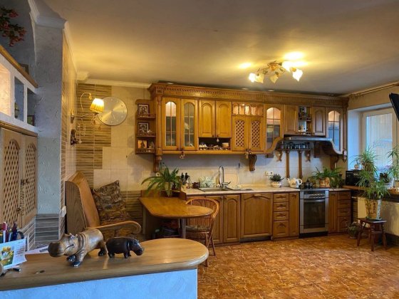 Продаж двосторонньої 3-к квартири на проспекті Науки 62 А Київ