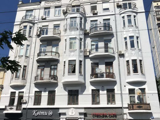 Продам 6-кімнатну квартиру. Центр. Історичний будинок. Ремонт.вул. Саксаганського 58. 133 м кв Киев