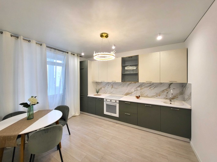 Продам простору 3-кімнатну квартиру на Академічному - фото 1