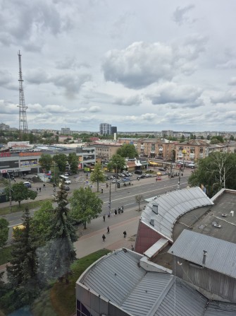 Продам трикімнатну квартиру в центрі міста - фото 1