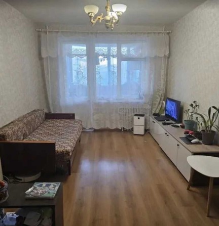 Продам 2 комнатную квартиру на Победе-4 - фото 1