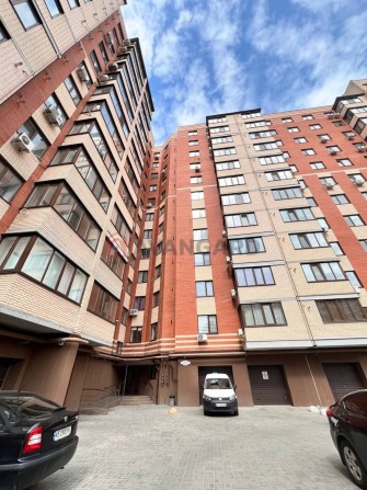 Днепровская Брама 1, 8 секция, Продам 3 комнатную квартиру - фото 1